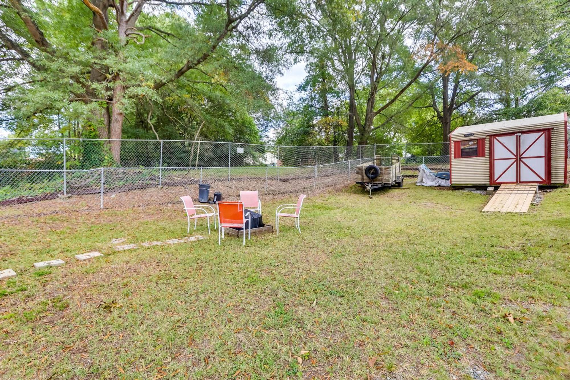 Cozy Greensboro Vacation Rental With Deck And Fire Pit Exterior photo